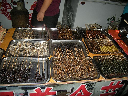こちらは大連の昆虫屋台　