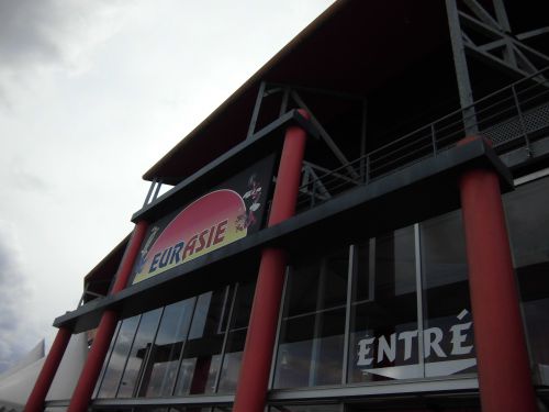 よく目立つ建物です