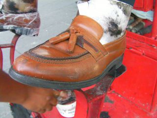 靴磨き前。下と見比べてください！
