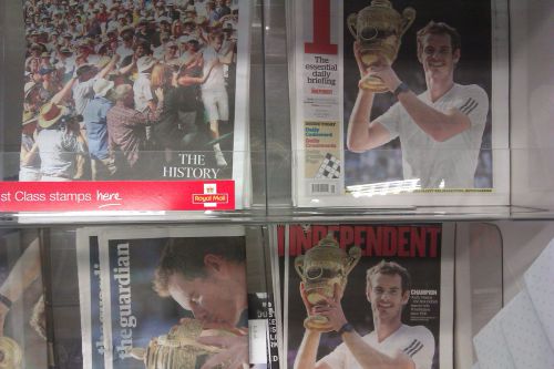 優勝翌日の新聞売り場