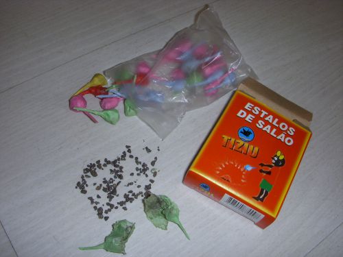 通称「ビリビン」や「ビリビーニャ」と呼ばれる爆竹の一種