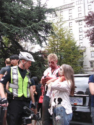 一応、警察官も出動しています