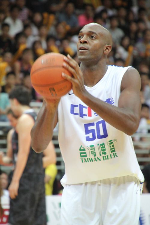 帰化申請が受理され、出場権を獲得したクインシー・デービス