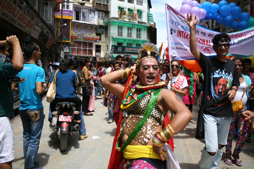 伝統民族衣装派と現代風コスプレ派がありました。