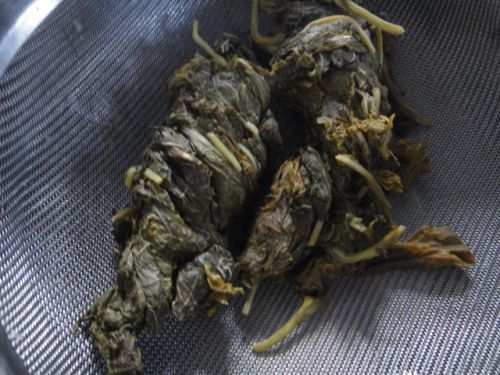 絞ったあとのしそを乾燥させるだけでゆかりが