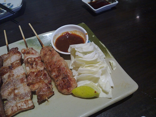 焼き鳥の付け合せもキャベツの角切り
