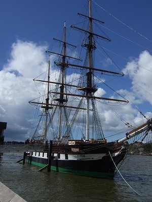 新生活、より良い生活を求めてここから多くのアイルランド人が新天地アメリカへと向かいました。