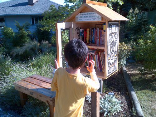 ベンチもあり、ゆっくり本を選ぶことができます