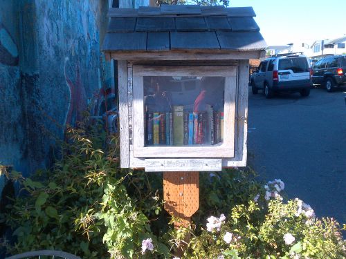 ビーチに行った帰りに見つけたものはシンプルな箱でした