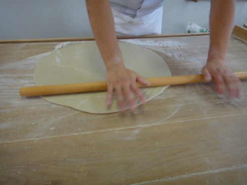 長い綿棒でどんどん広げていく