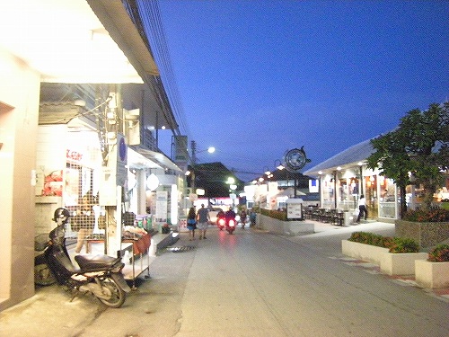 夜の街もスッカラカ〜ン