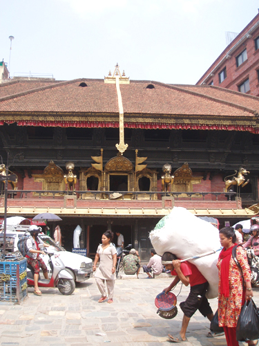 窓枠の両側にも。