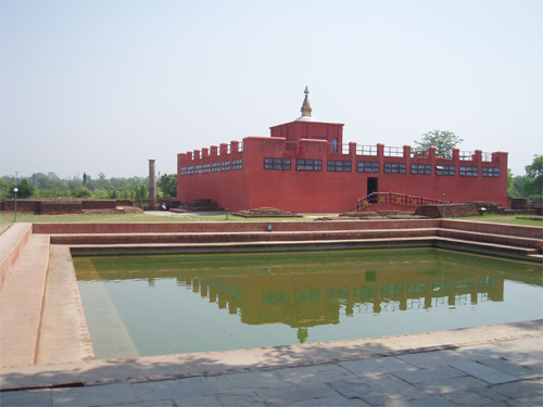 のどかな田舎町、各国の仏教寺院があるルンビニ。
