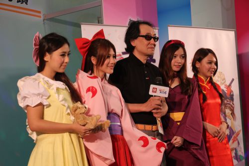 最後はコスプレしたアシスタントと記念撮影