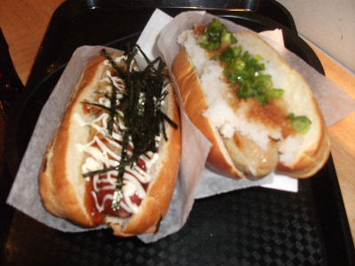 これがジャパドッグ。海苔や大根おろしを載せたものも