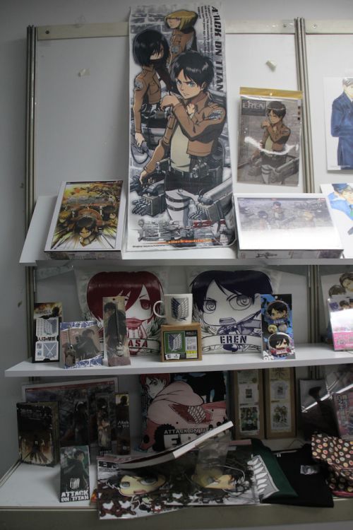 記者室も進撃の巨人