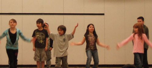 体育の授業でダンス。身体を動かすとお腹が空くが？