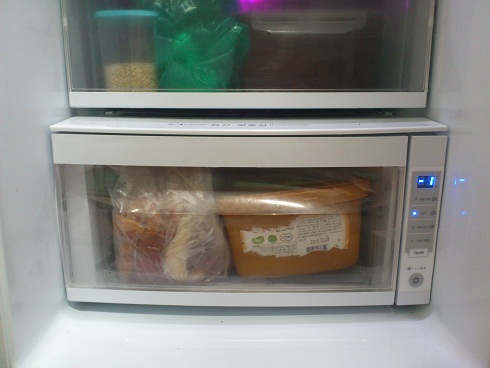 我が家にはキムチ冷蔵庫はありませんが、一般的な冷蔵庫の一番下にキムチ保存機能があります