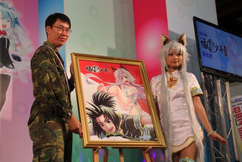 左側が岳印（ユエ・イン）、右は作品に登場する「蝠雪晴」のコスプレをした女性