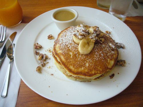 こちらがバナナとクルミのパンケーキ