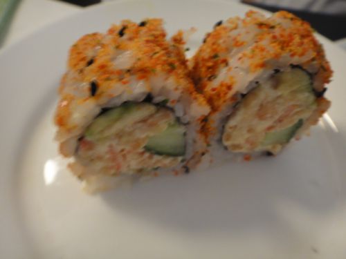 七味唐辛子で裏巻きされた寿司