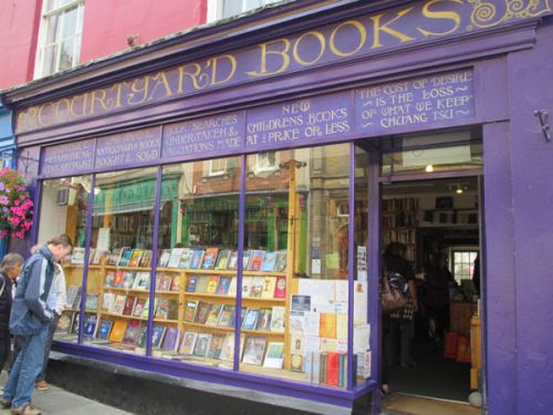 この古本屋さんにはスピリチュアルな本の宝庫