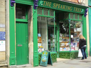 ここは宗教や環境の本の宝庫