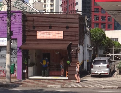 人の行き交う所にあちらこちらで見かけるようになった焼ケーキ屋さん