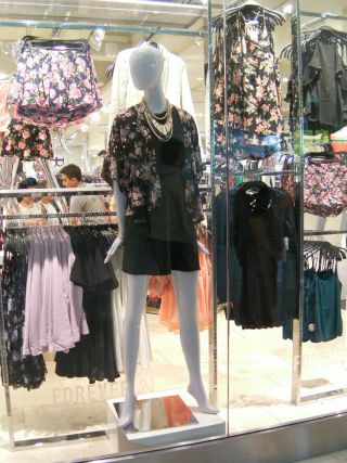 こちらが今までの「ほっそり夢サイズ」マネキン