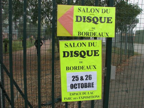 この看板が目印！