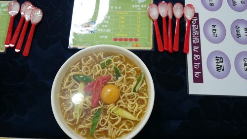 韓国人大好きインスタントラーメンには、ほぼ１日分の塩分が！