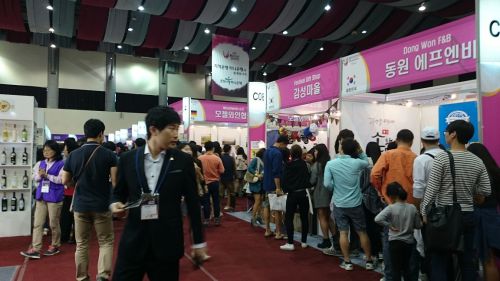 残念ながら、日本からのブース出展は見当たらず・・・十勝ワインが無くて残念でした