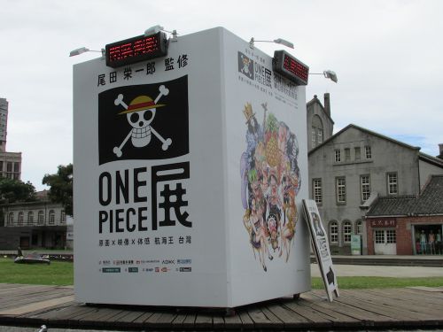 会場前に設けられた広告