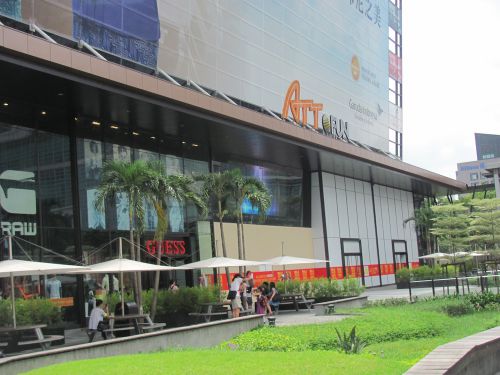 GUの1号店が入ったATT4FUN(2013年8月撮影)