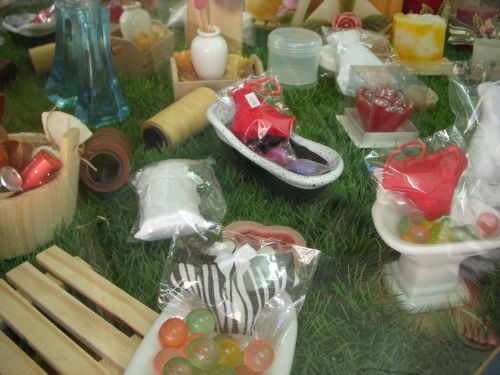 ポピュラーなパンツ型のデザインのアロマ小物