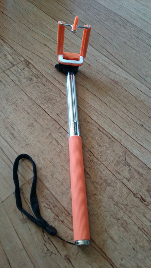 Mちゃんから借りたセルカ棒、なかなかしっかりした造りです