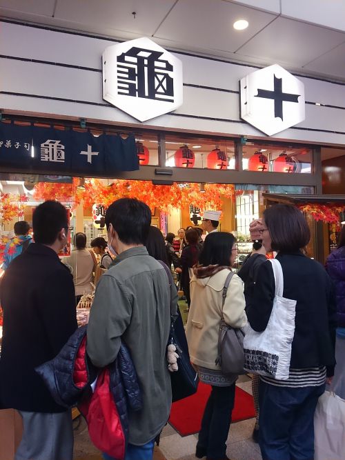 お店はいつもにぎわっています。