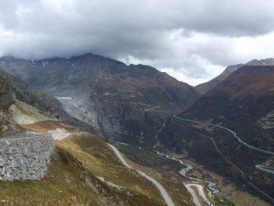 フルカ峠。10月の半ばでしたが初冬のようにひんやりとした空気が流れていました。