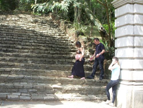 サンパウロ州立植物園で記念撮影する妊婦の一人