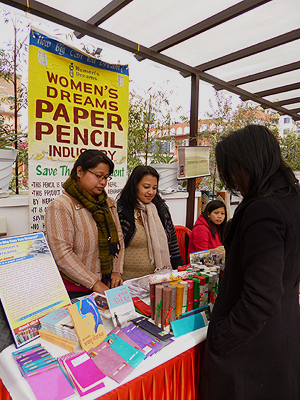 手工芸品の定期バザールにて