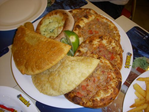 牛のひき肉をにせたブラジルのエスフィッハ