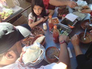 父ちゃんの食べる所、よく見ておけよ