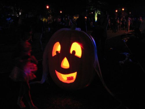 記念撮影はこちらの巨大かぼちゃ前で