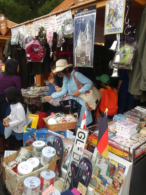 本場にありそうな充実のお土産物屋さん