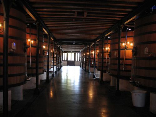 ワインを発酵させるタンクたち（Chateau Pontet-Canetにて）