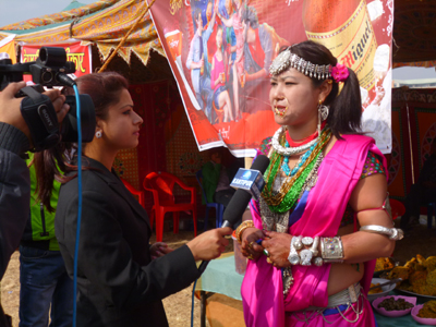 グループの代表がインタビューに応じていました