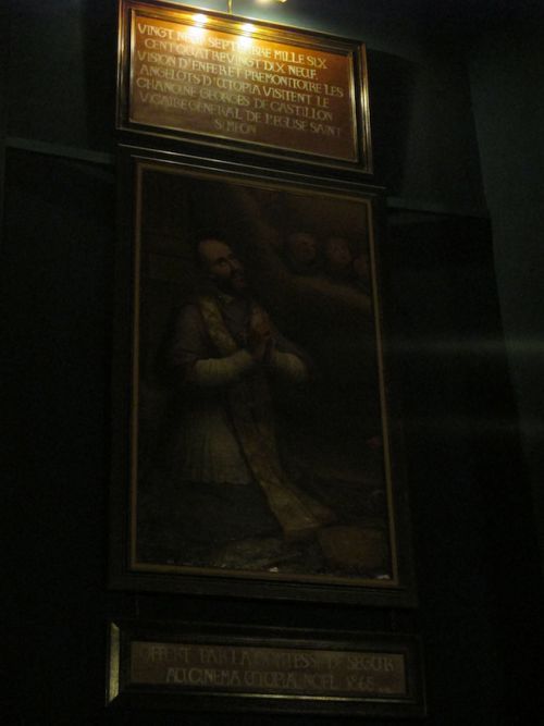 絵画がたくさんおかれているので、まるで美術館のよう