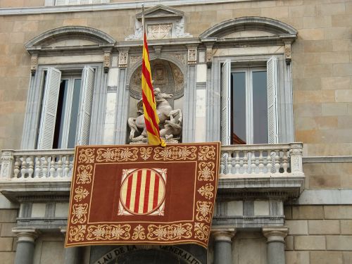 黄色と赤のカタルーニャの州旗