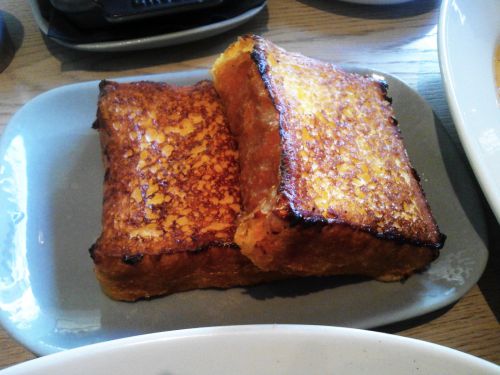 こちらがほんのり塩気のあるフレンチトースト