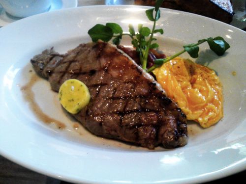 昼間からステーキ！